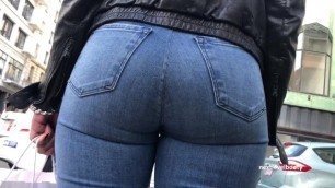 Amazing Ebony Teen Perfect Ass in Tight Jeans