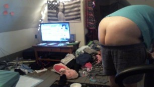 Buttcrack - Fat White Girl Cleaning up her Dirty Room