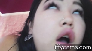 Asiatic with vibrator blocked in the vagina scream of pain